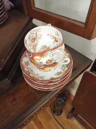 Juego cafe Bavaro antiguo, con platos de merienda.