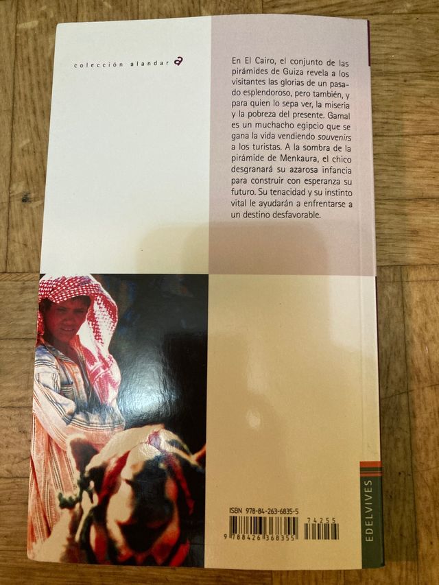 A lo lejos, menkaura