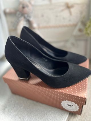 Zapato de tacón Negro. Numero 38