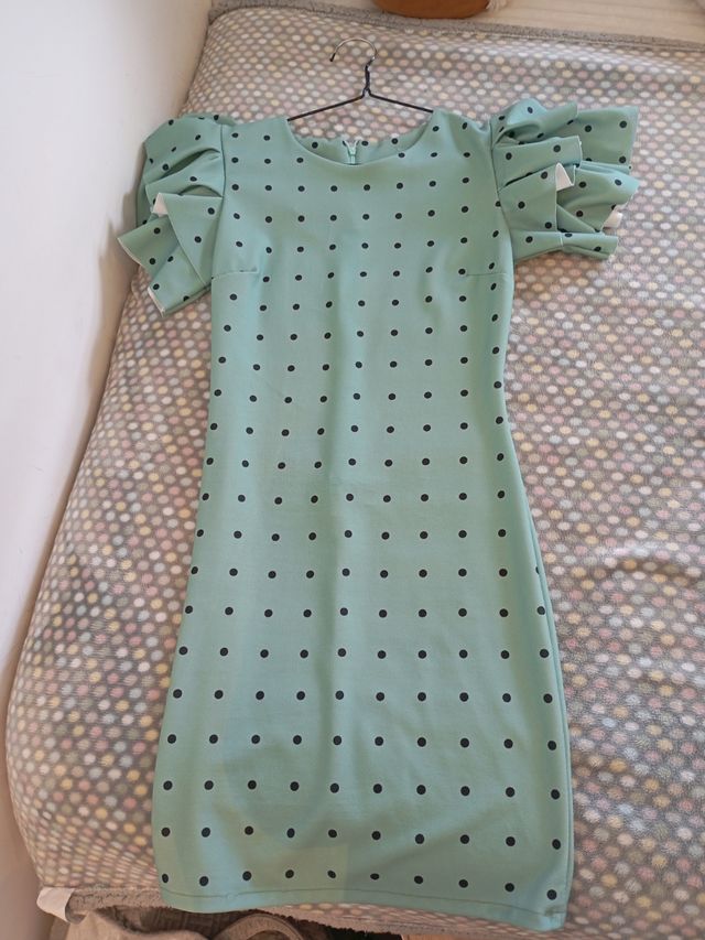 Vestido verde con lunares