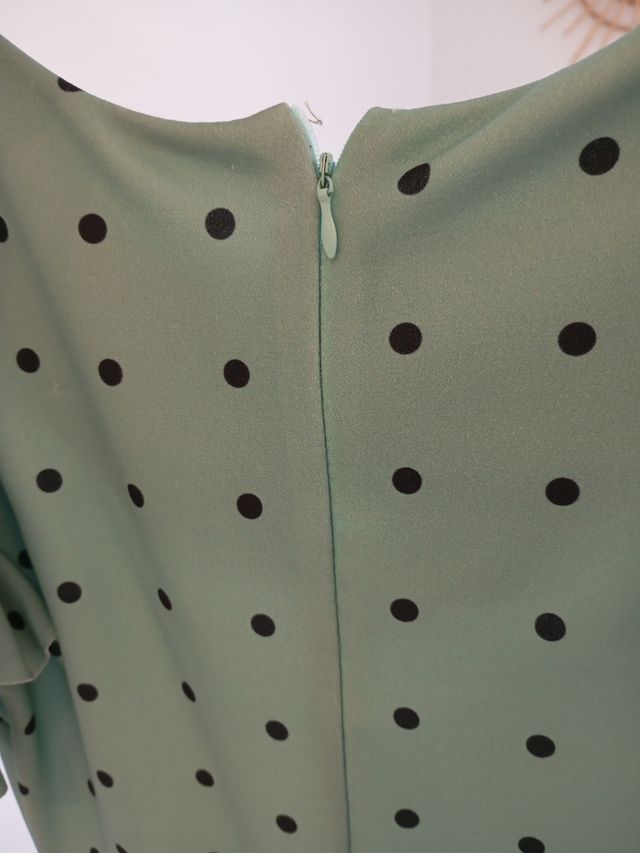 Vestido verde con lunares
