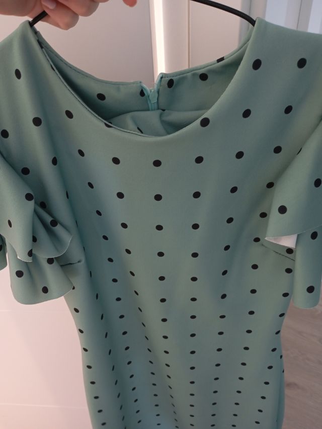 Vestido verde con lunares