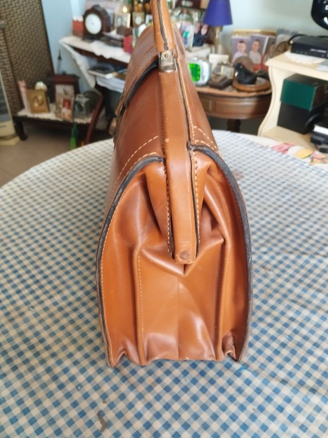 maletín de cuero , 15€