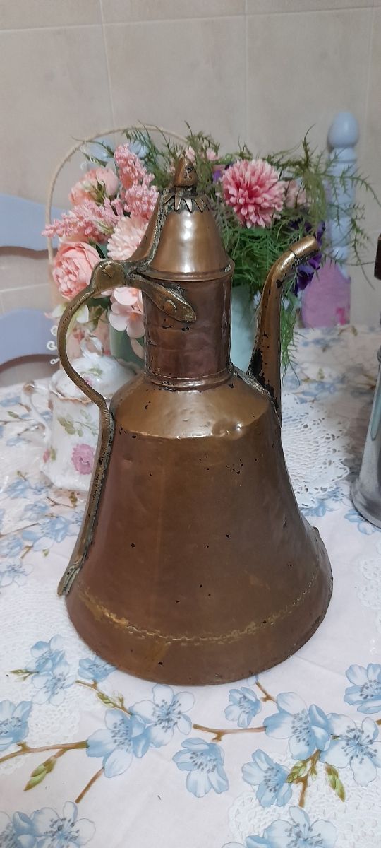 Antigua jarra de cobre francesa altura 35.5cms