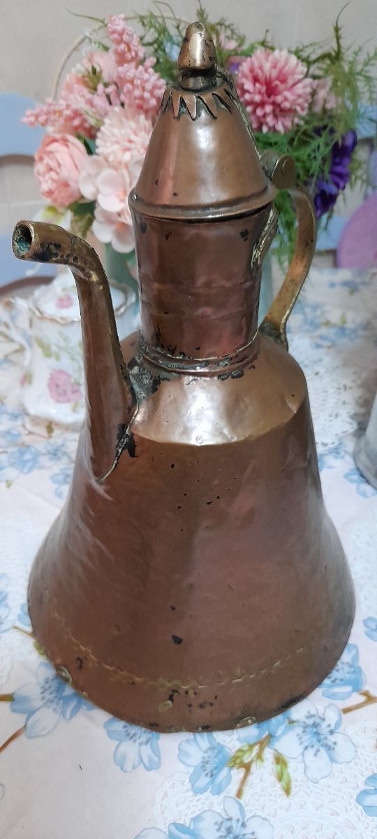 Antigua jarra de cobre francesa altura 35.5cms