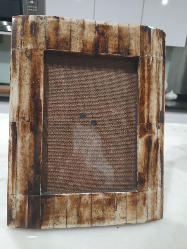 Molduras em castanho e estanho 