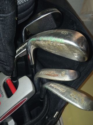 Palos y bolsa de golf