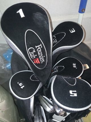 Palos y bolsa de golf