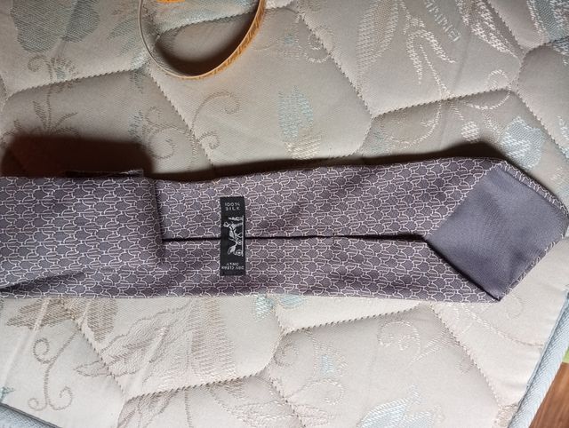 Cravatta Hermès 100% seta grigia