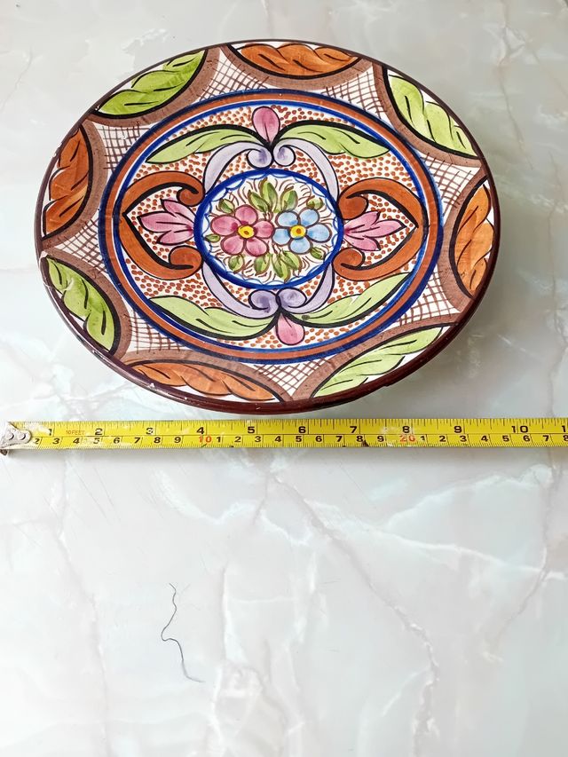 Plato pintado a mano