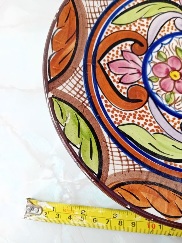 Plato pintado a mano