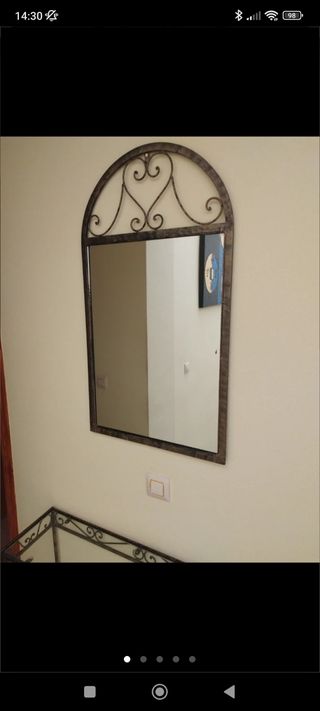 Recibidor ,tocador con espejo 