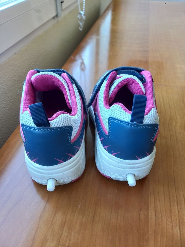 Zapatillas con ruedas XTI n° 37