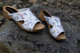 Zapato tacón madera y cuero hecho a mano