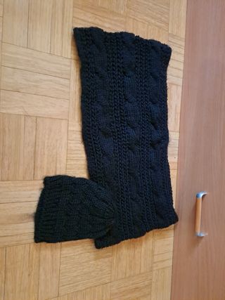 Gorro y cuello negro 