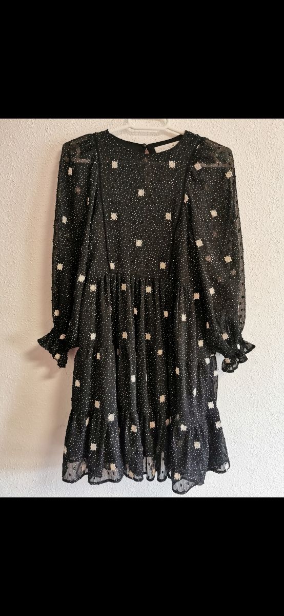 Vestido de niña en la talla 9 años de Zara.