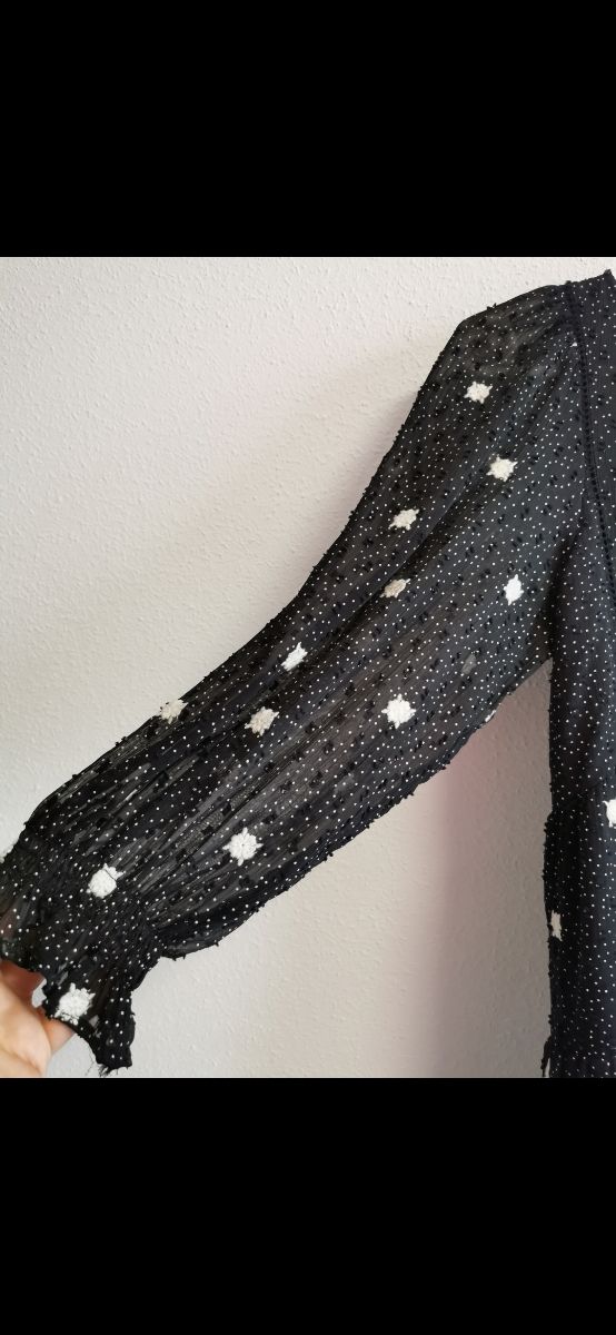 Vestido de niña en la talla 9 años de Zara.