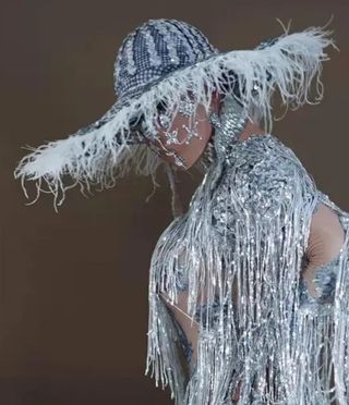 Sombrero ala grande con lentejuelas 