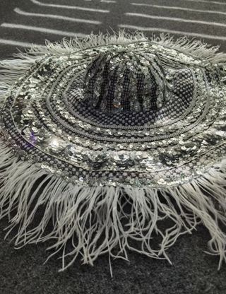 Sombrero ala grande con lentejuelas 