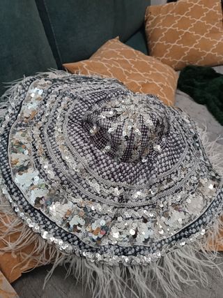 Sombrero ala grande con lentejuelas 
