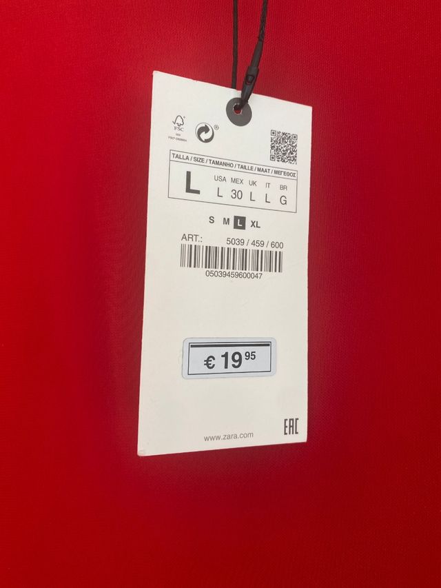 Vestido rojo de zara con FALDA tableada.