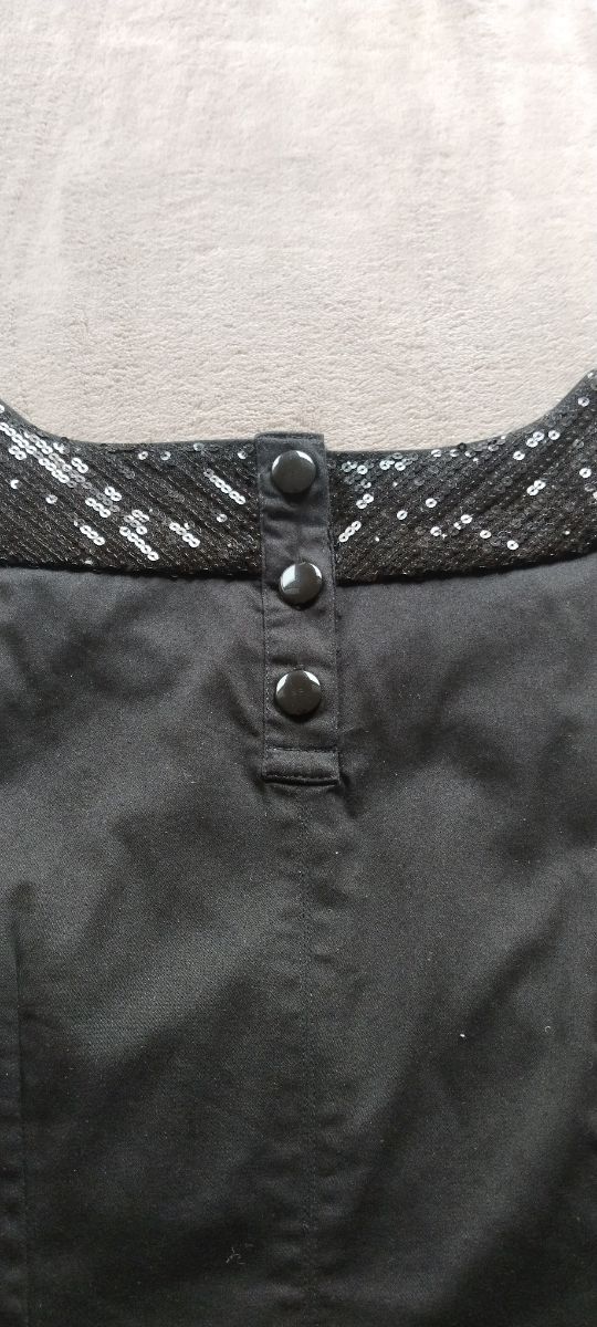 Dos vestidos cortos de lentejuelas