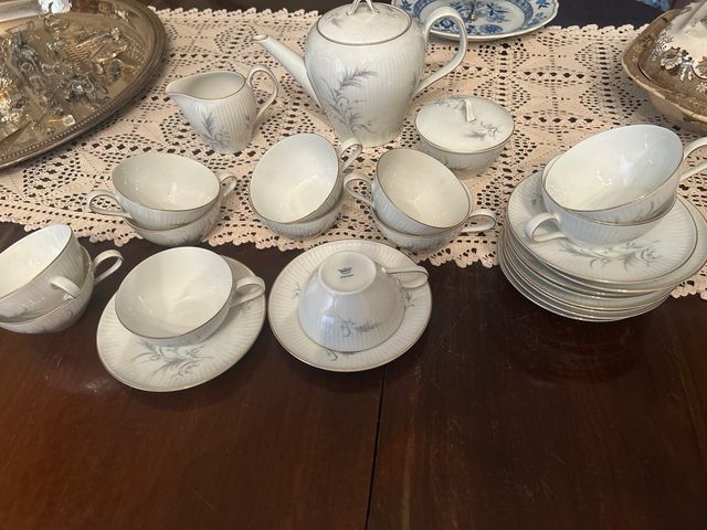 Set da the di porcellana