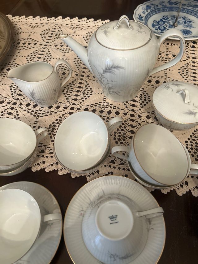 Set da the di porcellana