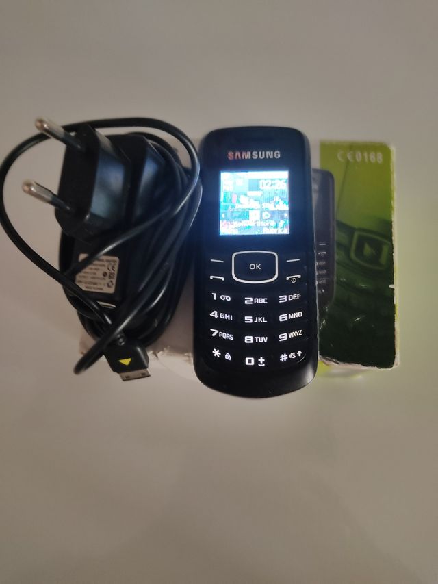 Cellulare Samsung - GT-E 108 W