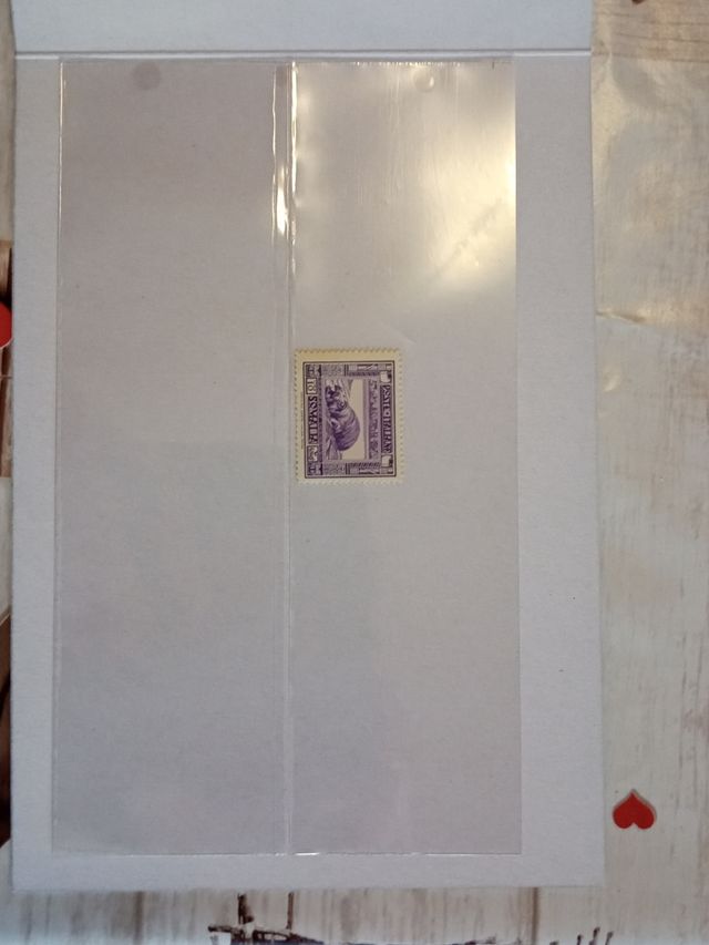 Francobollo Ippopotamo viola