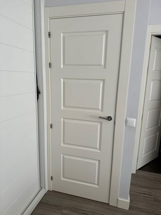 6 Puertas de madera blancas, 135 cada una 