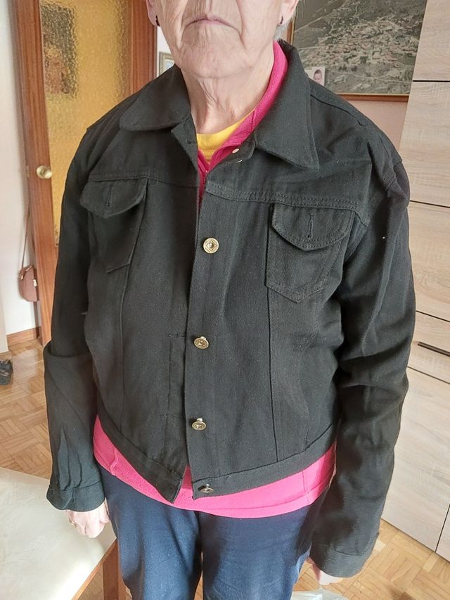 Cazadora vaquera negra