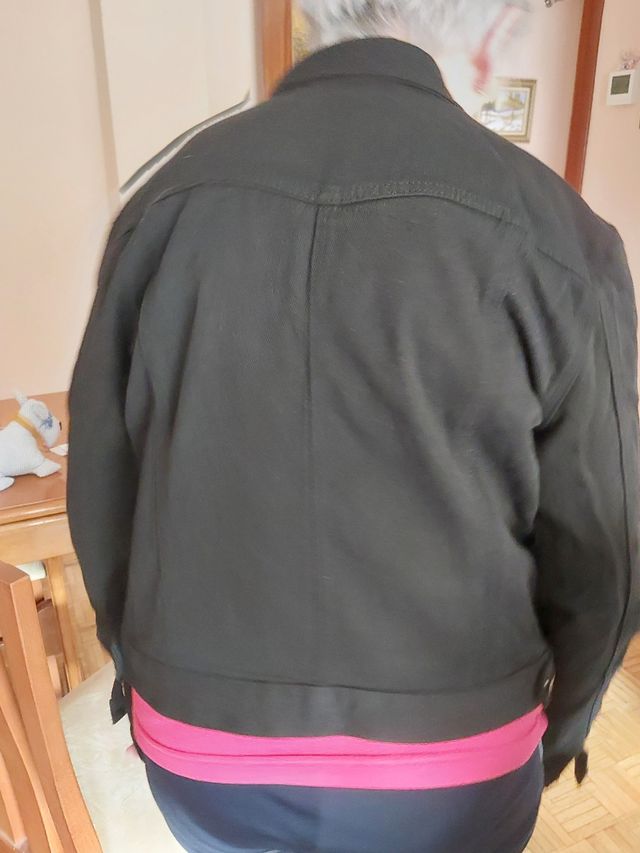 Cazadora vaquera negra