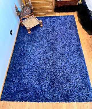Tappeto blu a pelo lungo, Ikea.