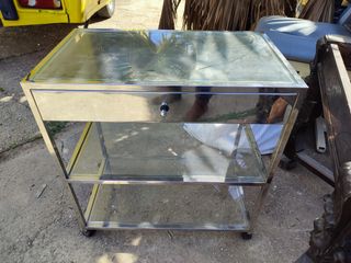 Tavolo in acciaio inossidabile e vetro