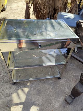 Tavolo in acciaio inossidabile e vetro