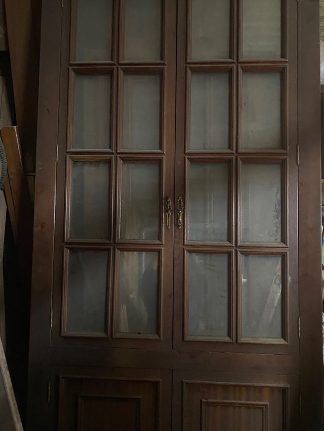 Armario rinconero de madera maziza