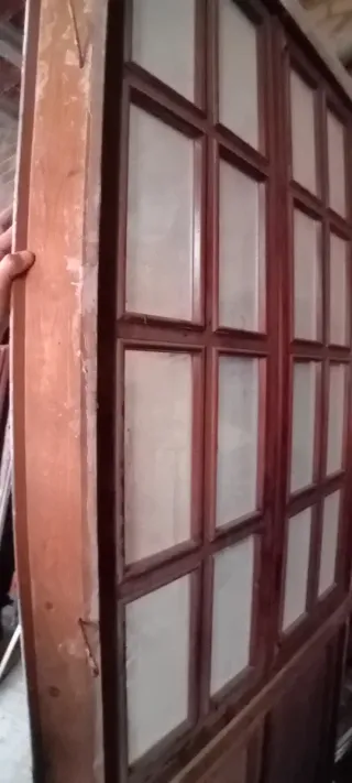 Armario rinconero de madera maziza