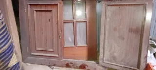 Armario rinconero de madera maziza