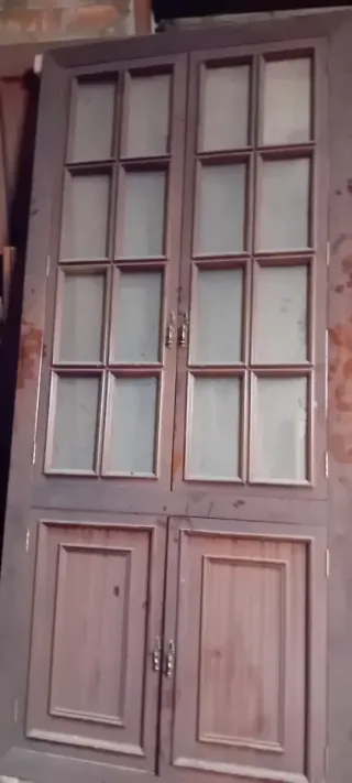 Armario rinconero de madera maziza