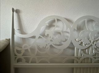 Cabecero blanco. 