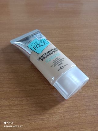 Base de maquillaje pieles grasas o con acné