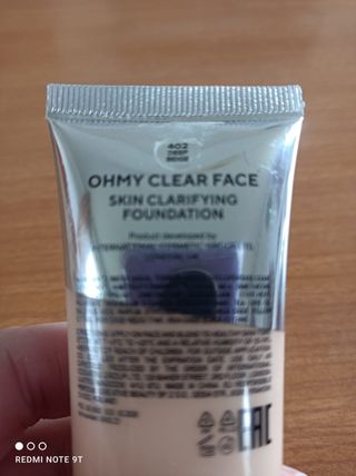 Base de maquillaje pieles grasas o con acné