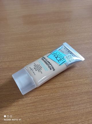 Base de maquillaje pieles grasas o con acné