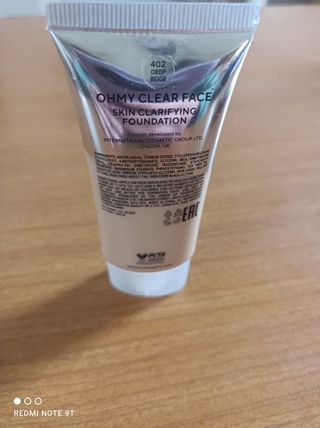 Base de maquillaje pieles grasas o con acné