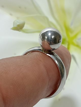 Anillo bola plata de ley 925.