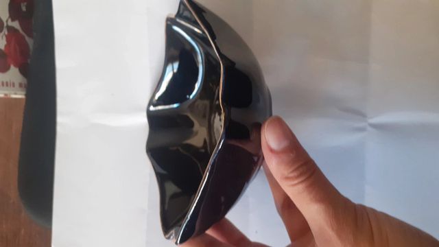 Posacenere in porcellana, nero con fiori