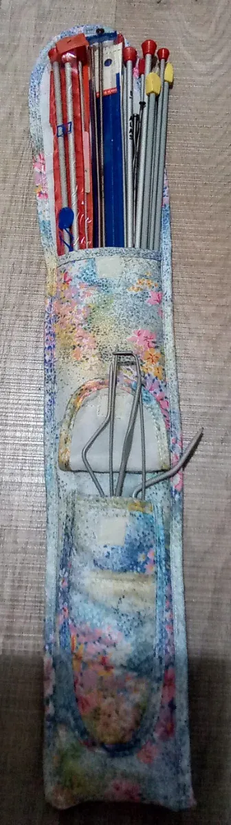 Agujas para hacer punto con estuche.