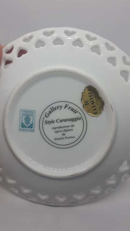 Piattino decorativo con cesto frutti