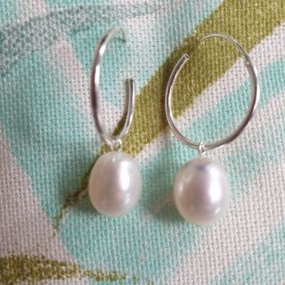 Bonitos pendientes plata y perlas, nuevo